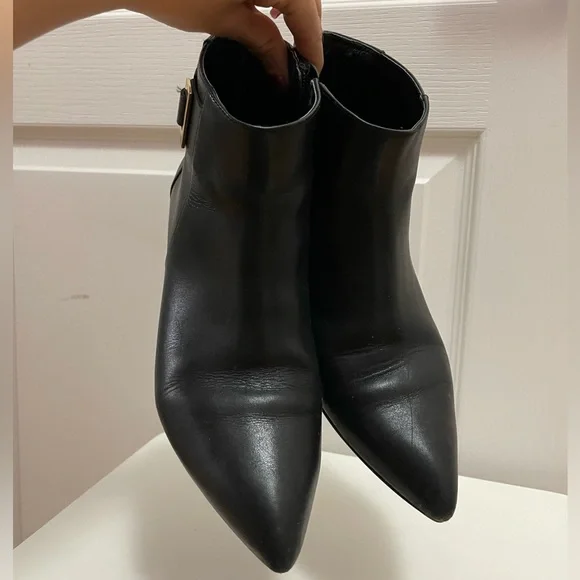 Nine West- Black leather, pointed toe, low heel, boot w/side zipper &gold accent - Picture 2 of 9